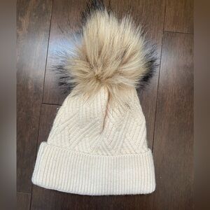 ✨SOLD✨ Cream cable knit toque